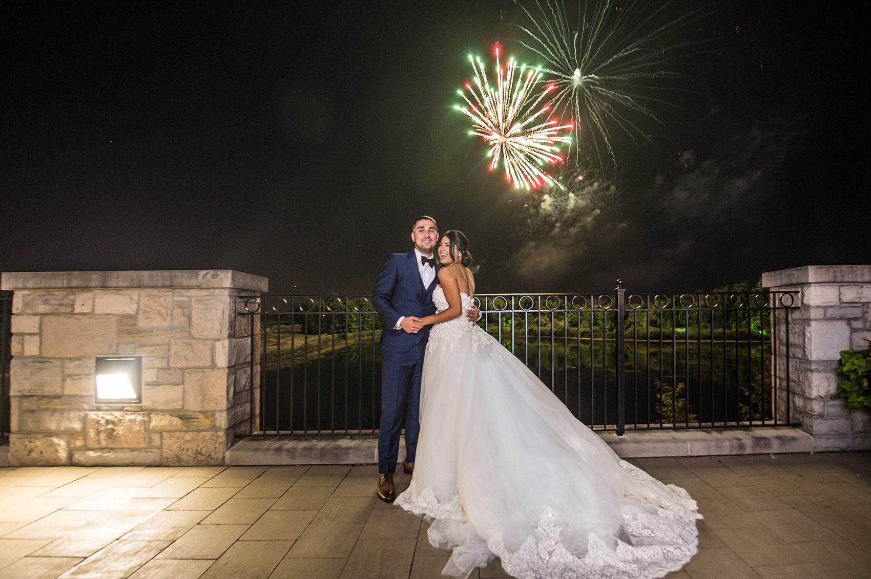 Have A Wedding With A Sparkling Bang!